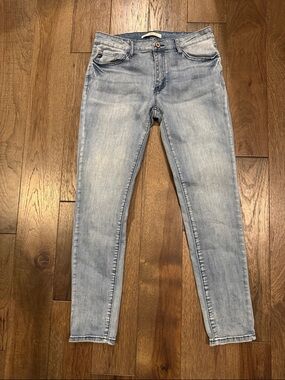 Light Wash Women’s Jeans - Classic Stretch Denim